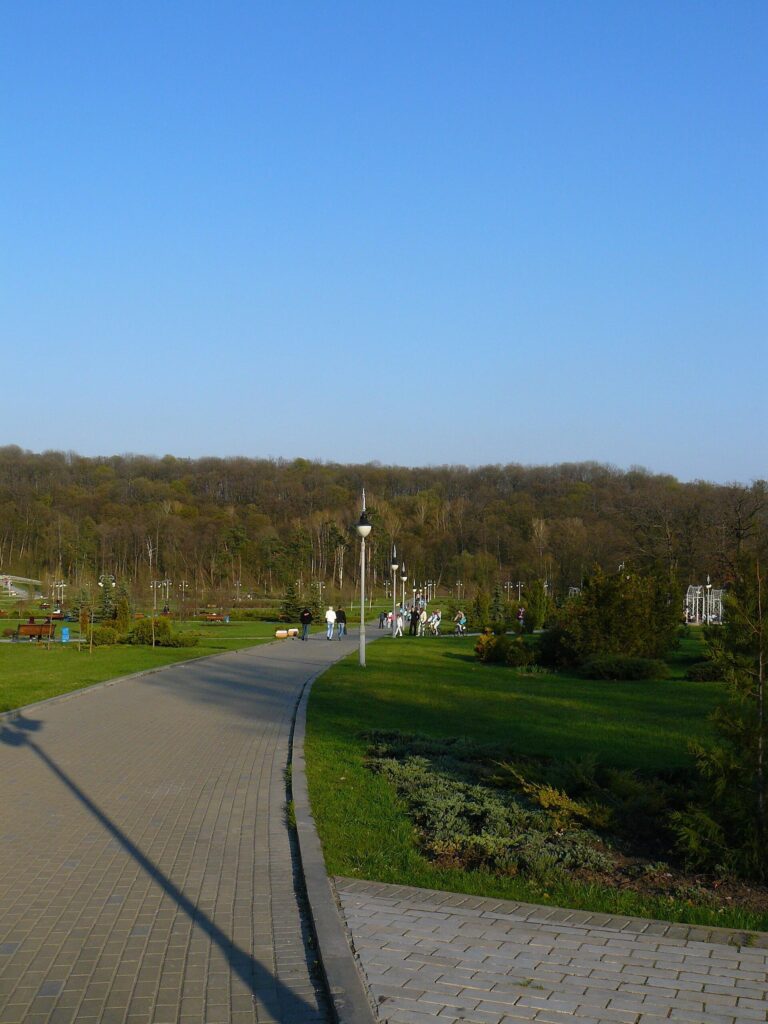 File:Парк Феофанія, Київ.jpg