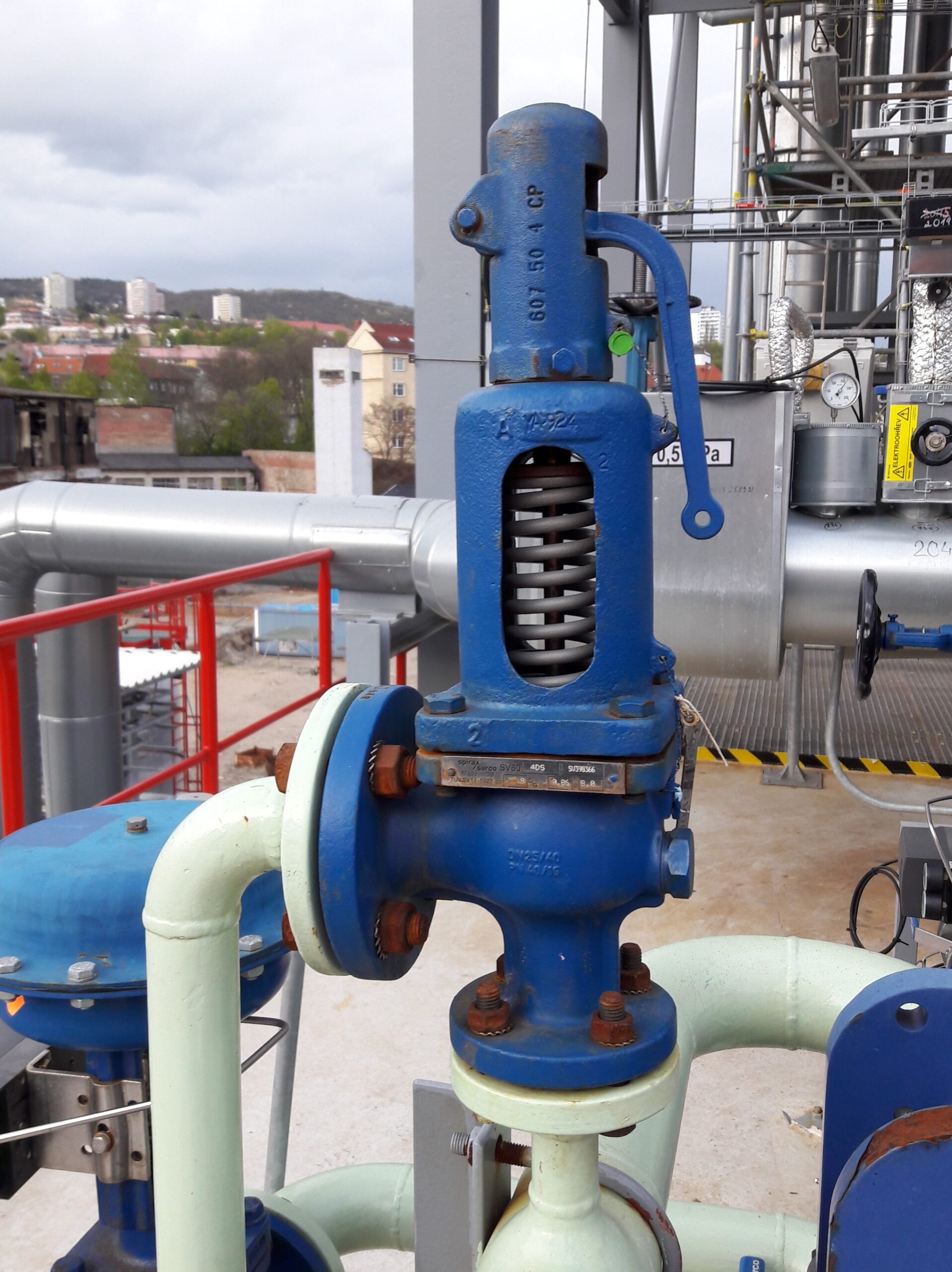 Pressure relief valve DN25 on cooling water