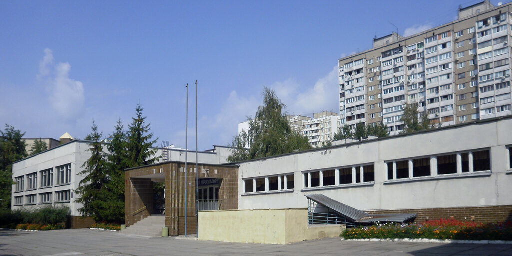 File:Київ, Харківський масив, школа № 274.jpg