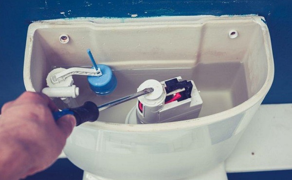 Ремонт бачка унітазу