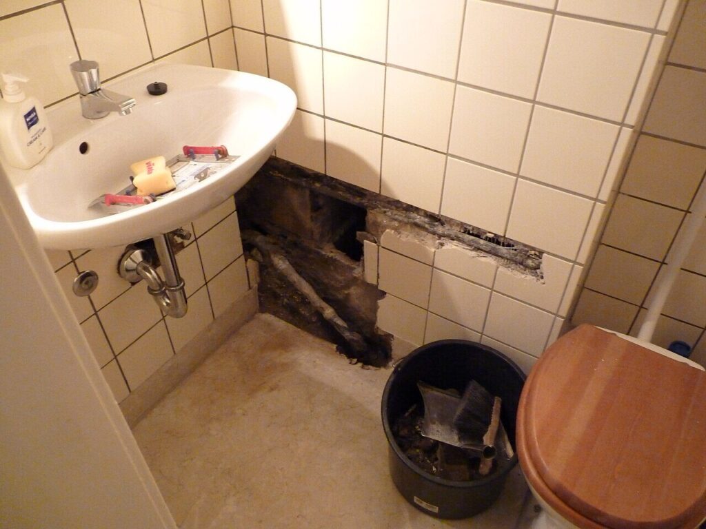 Усунення затоплення квартири у Деснянському районі Києва